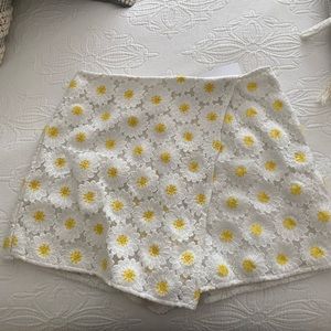 Two piece floral set.